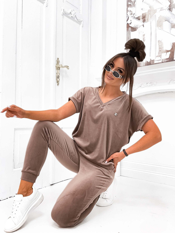 Welurowy komplet dresowy V-neck