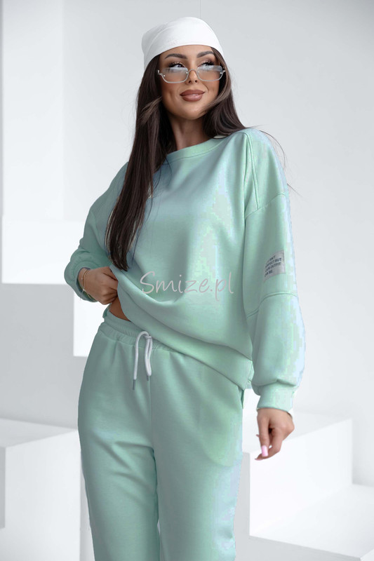 Komplet dresowy masełkowy z naszywką, szałwia