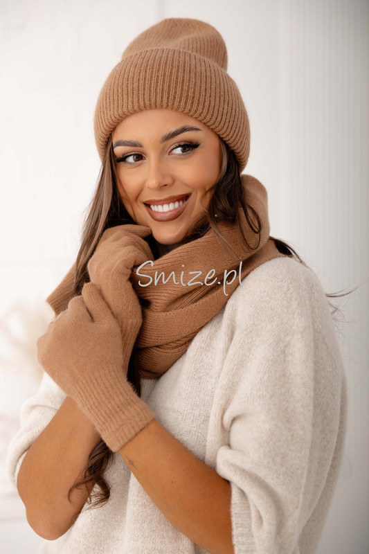 Komplet damski z angorą i wełną, szal z czapką i rękawiczkami karmel