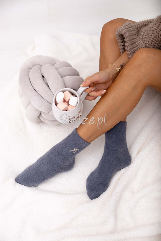 Skarpetki z angory gładkie z haftowaną kokardką, grafitowe