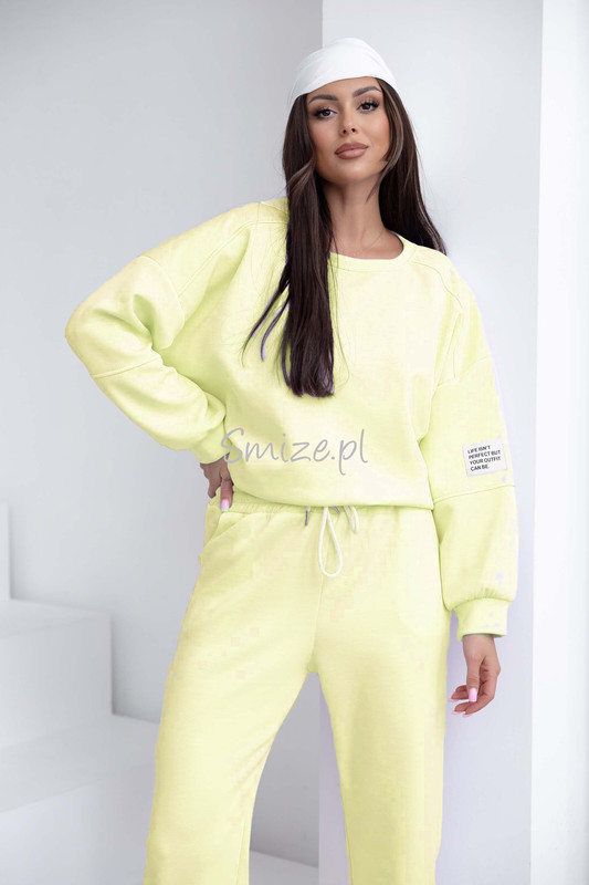 Komplet dresowy masełkowy z naszywką, cytrynowy
