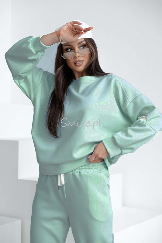 Komplet dresowy masełkowy z naszywką, szałwia
