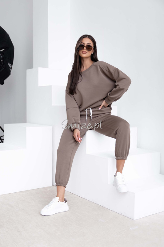 Komplet dresowy masełkowy z naszywką, taupe