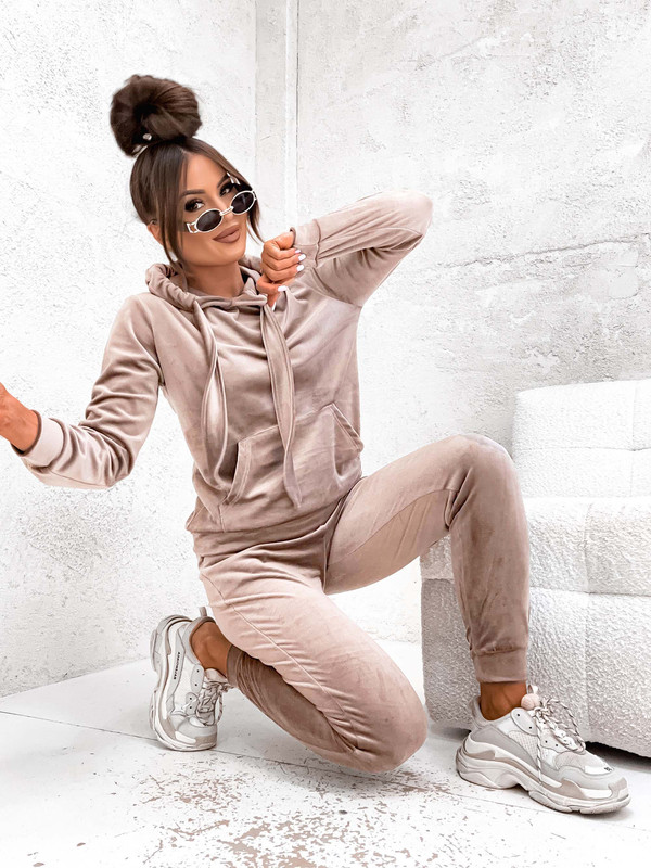 Welurowy komplet dresowy z kapturem YOGA