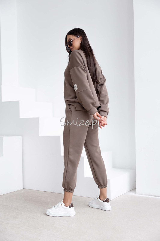 Komplet dresowy masełkowy z naszywką, taupe