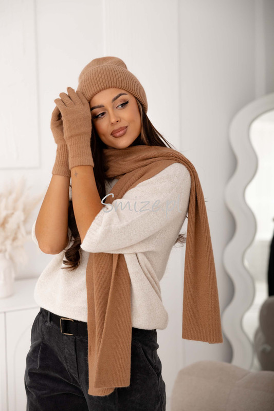 Komplet damski z angorą i wełną, szal z czapką i rękawiczkami karmel