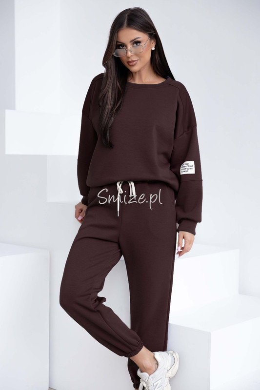Komplet dresowy masełkowy z naszywką, czekoladowy