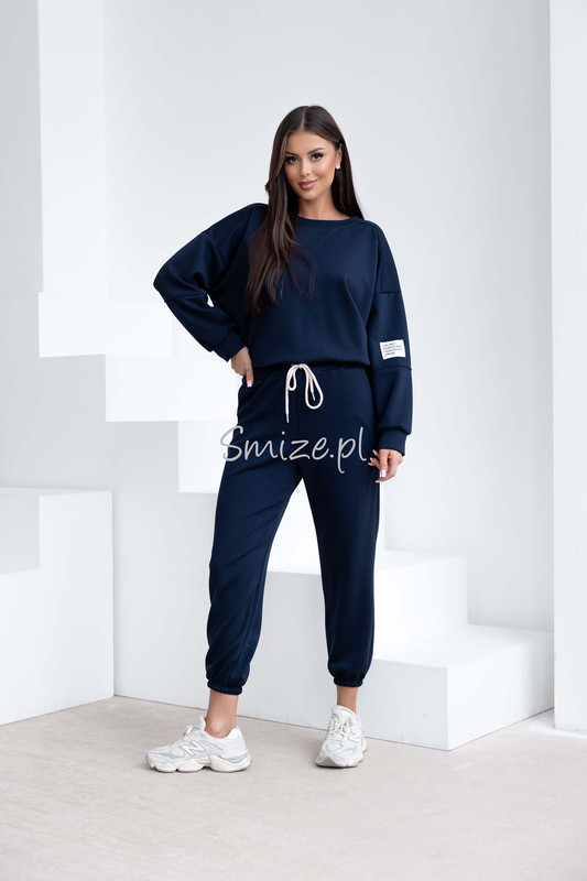 Komplet dresowy masełkowy z naszywką, granatowy