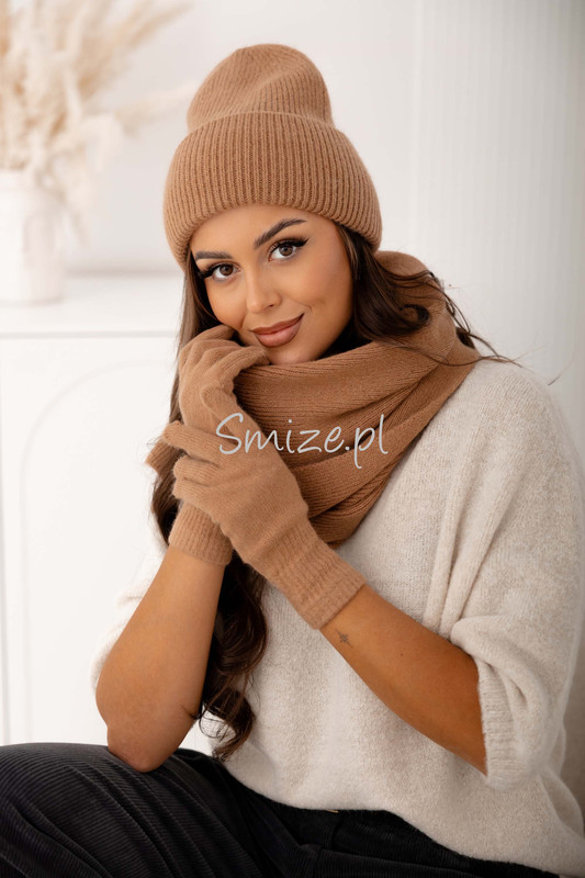 Komplet damski z angorą i wełną, szal z czapką i rękawiczkami karmel