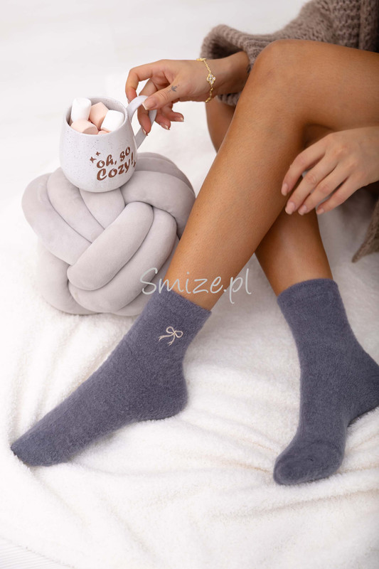 Skarpetki z angory gładkie z haftowaną kokardką, grafitowe