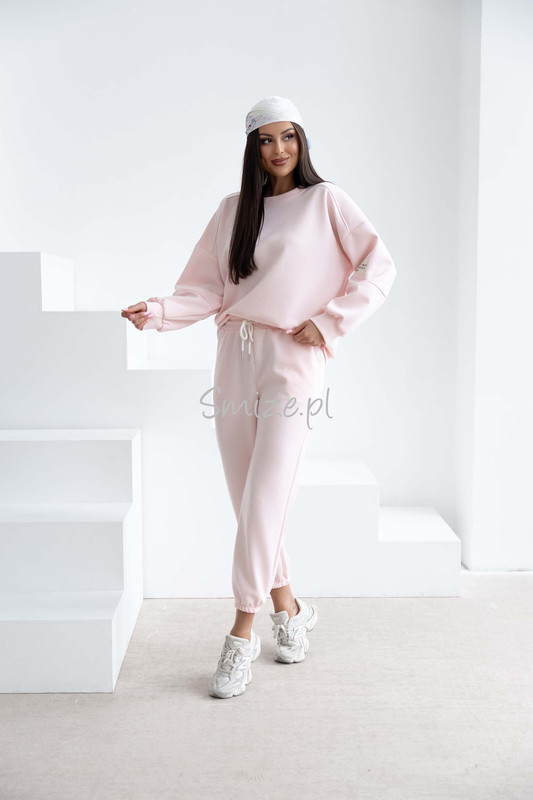 Komplet dresowy masełkowy z naszywką, jasny róż