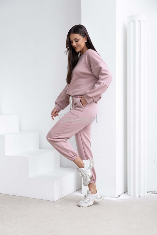 Komplet dresowy masełkowy z naszywką, pudrowy róż