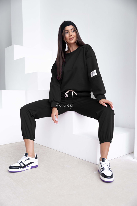 Komplet dresowy masełkowy z naszywką, czarny