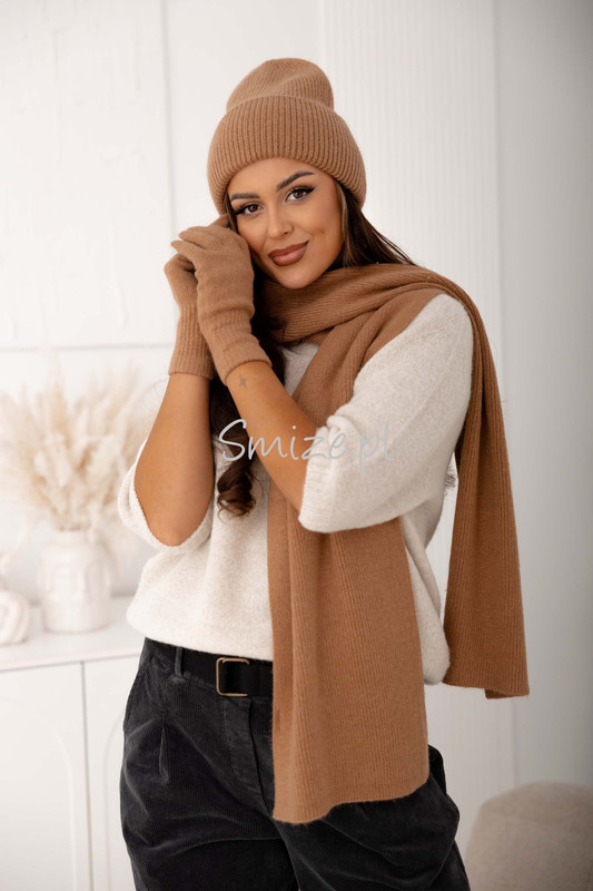 Komplet damski z angorą i wełną, szal z czapką i rękawiczkami karmel