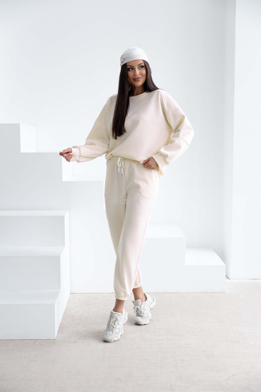 Komplet dresowy masełkowy z naszywką, ecru