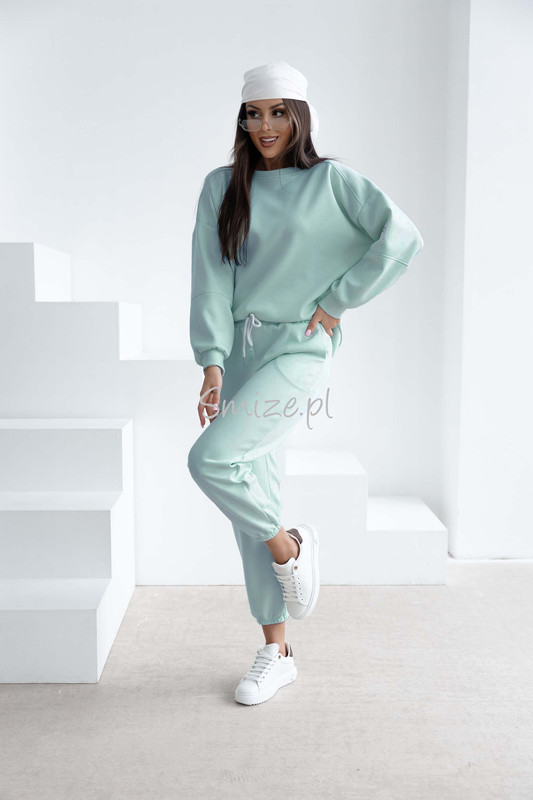 Komplet dresowy masełkowy z naszywką, szałwia