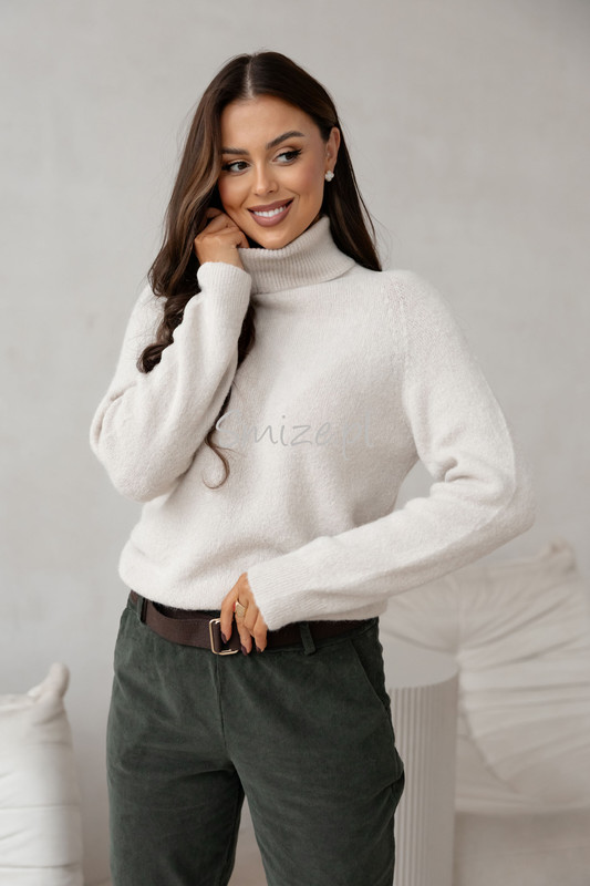 Sweter z golfem baby alpaka, kokosowy