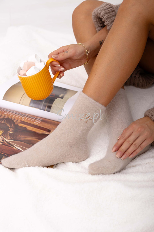 Skarpetki z angory gładkie z haftowaną kokardką, beżowe