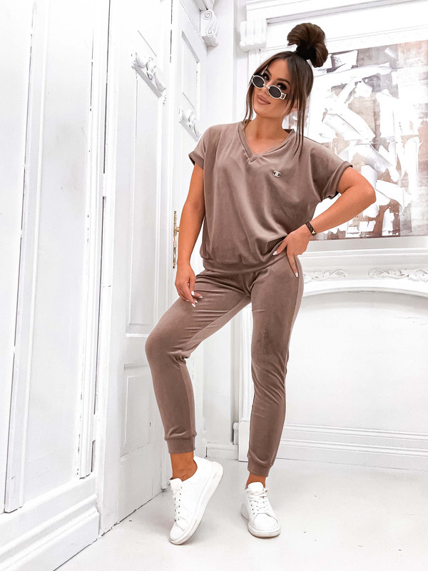 Welurowy komplet dresowy V-neck