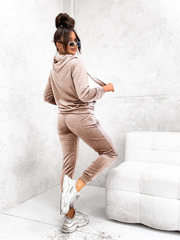 Welurowy komplet dresowy z kapturem YOGA