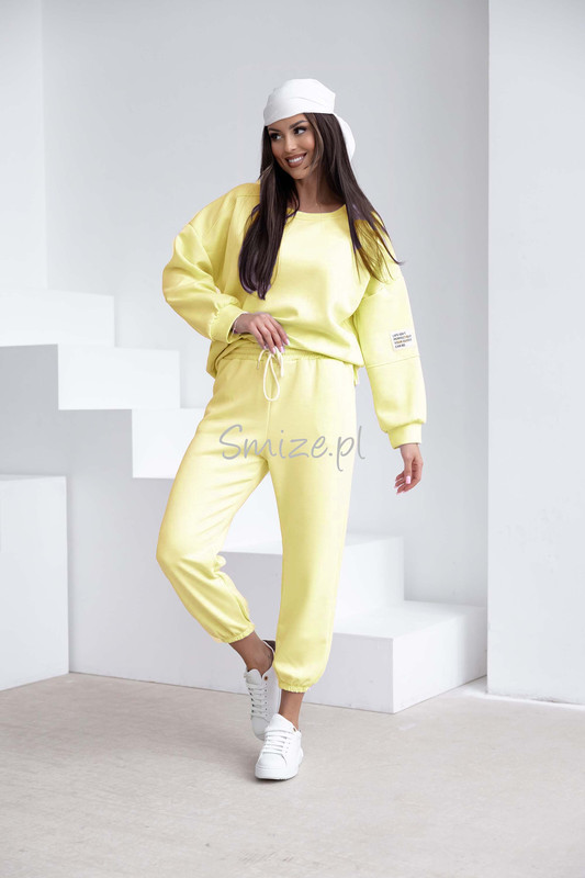 Komplet dresowy masełkowy z naszywką, cytrynowy