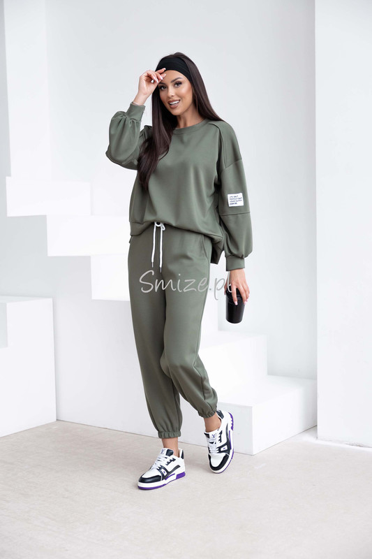 Komplet dresowy masełkowy z naszywką, khaki