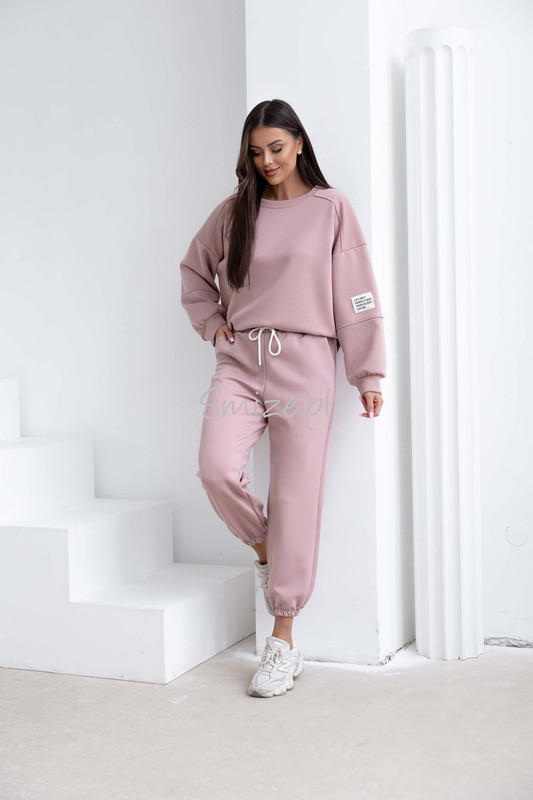 Komplet dresowy masełkowy z naszywką, pudrowy róż