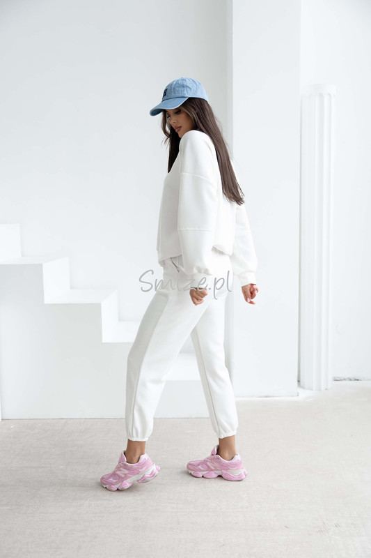 Komplet dresowy masełkowy z naszywką, śmietankowy