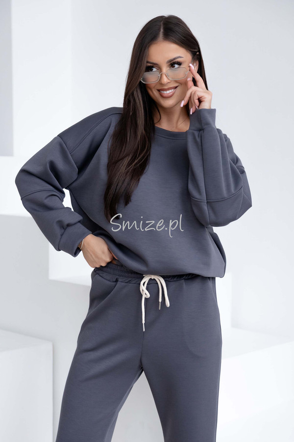 Komplet dresowy masełkowy z naszywką, grafitowy
