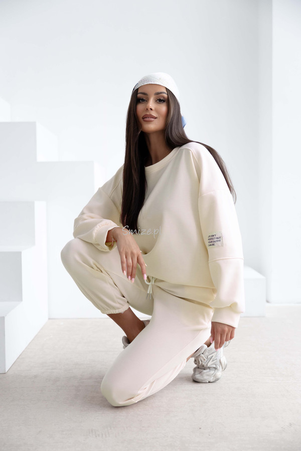 Komplet dresowy masełkowy z naszywką, ecru