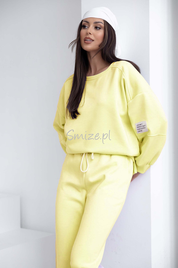 Komplet dresowy masełkowy z naszywką, cytrynowy