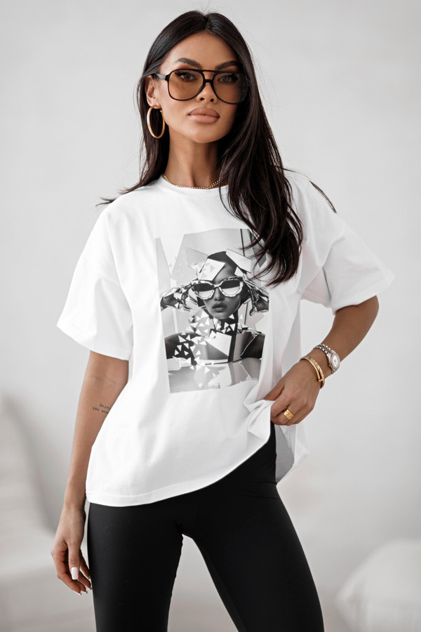 T-shirt z błyszczącą aplikacją Madame Sue