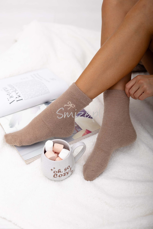 Skarpetki z angory gładkie z haftowaną kokardką, mokka