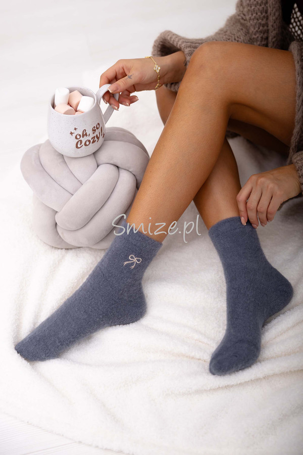 Skarpetki z angory gładkie z haftowaną kokardką, grafitowe