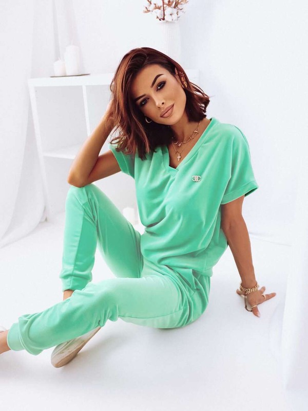 Welurowy komplet dresowy V-neck