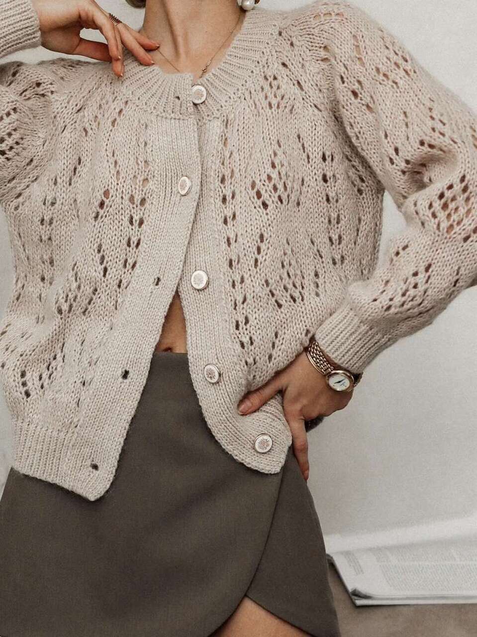 Moherowy sweter ażurowy FANTASY z biżuteryjnymi guzikami  YARN