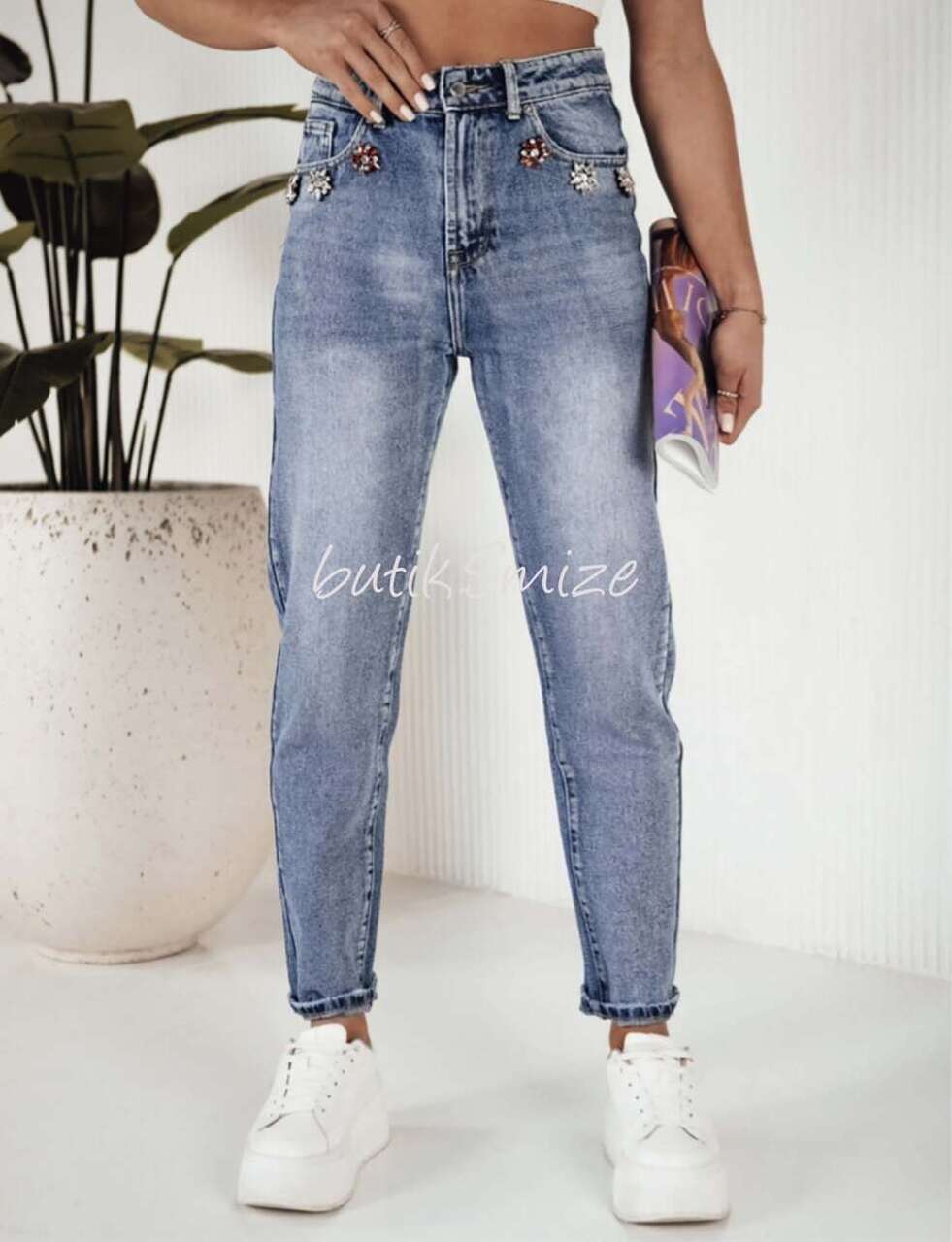 Spodnie jeansowe damskie z biżuteryjnymi ozdobami ITAIMASKA